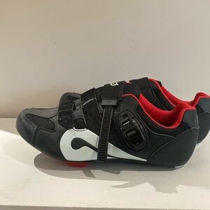 Peloton cycle shoes - never worn